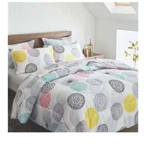 NWT 7 Pieces
Comforter Set Queen Size